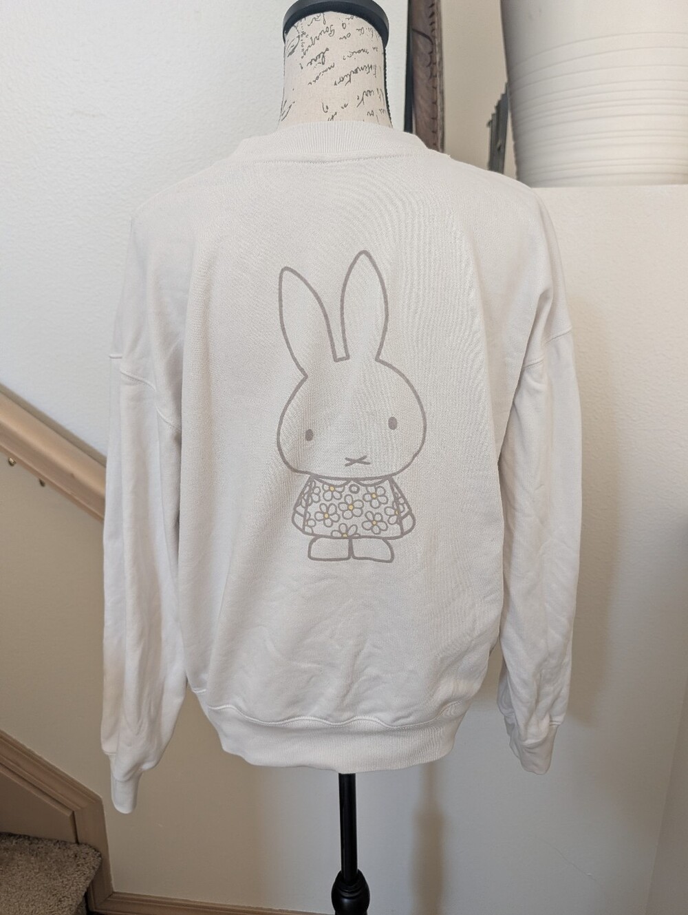 UNIQLO miffy in bloom Sweatshirt - off white, Medium